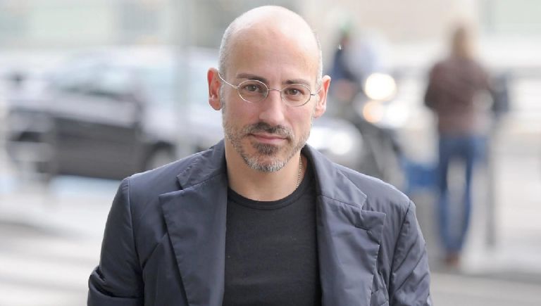 🇪🇦 | Jaime del Burgo afirma que Felipe VI ha convertido España en un cortijo donde Sánchez es el capataz. También señala a Letizia como una extremista de izquierda: 

«Hace unos años dije en El Mundo que Felipe no convertiría a España en un cortijo, como hizo su padre. Me