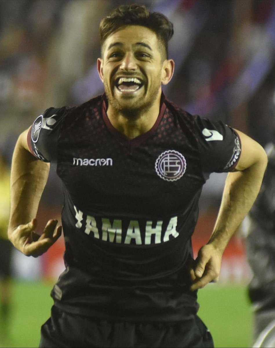 Matiasgranate_'s tweet photo. "En 2017 me llegaron ofertas de Monterrey y de China por 10 Millones de dólares y un contrato millonario, no quería saber nada con irme de Lanús"

Lautaro Acosta hay uno solo. ❤️🇱🇻 https://t.co/bWoDkqj7GN