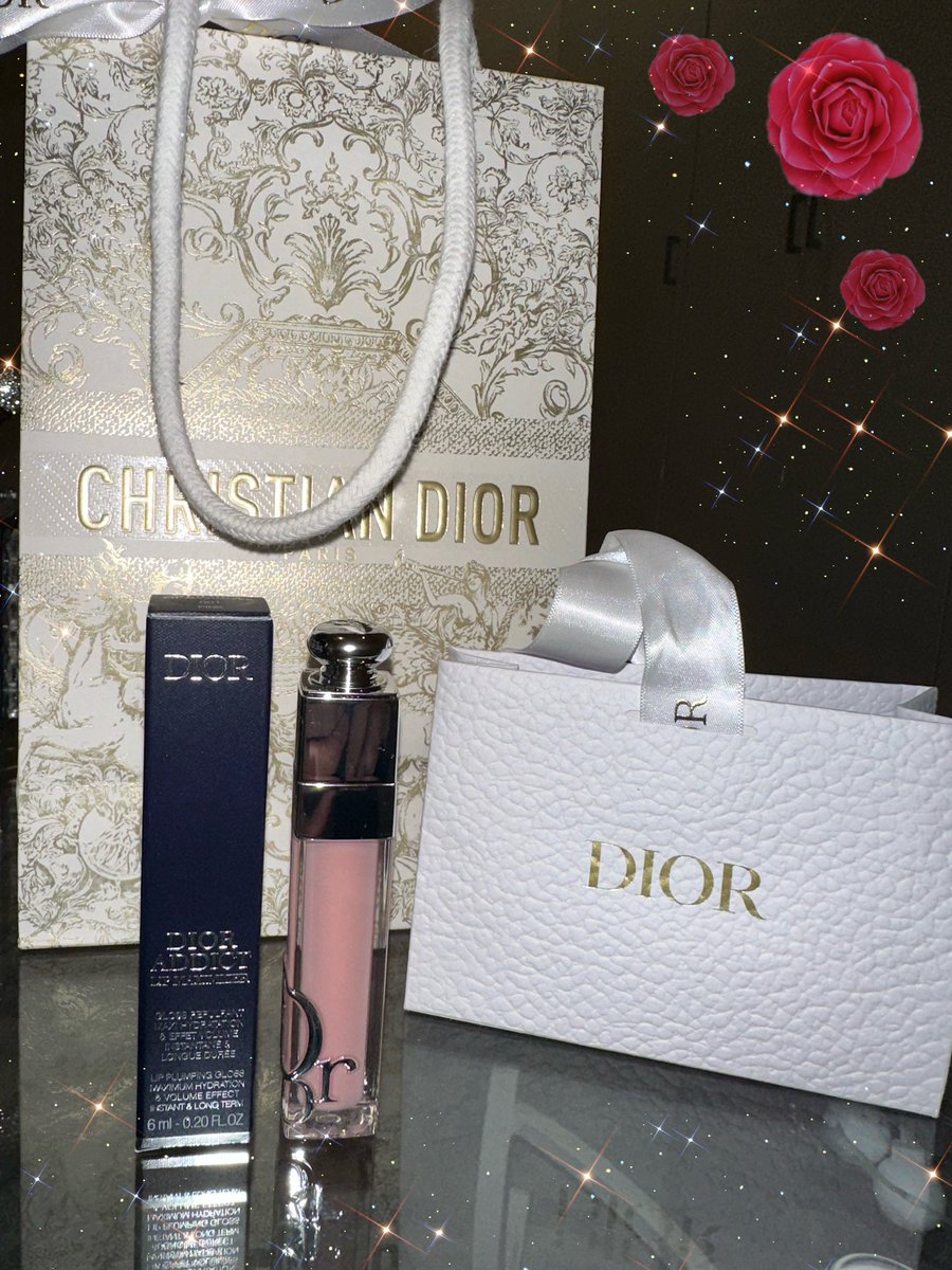 久しぶりに
椿オーナーにお会いしました🌺(<a href="/CAMELLIA_Tsu_/">🌺椿🌺</a> )

なんと、クリスマスプレゼントいただいちゃいました(〃ﾉдﾉ) ありがとうございます❣️❣️大事にします🥰

あんまり出勤できてない私のことも気にかけてくださって感謝しかありませんっ！
来年もカメリアでよろしくお願いします✨✨