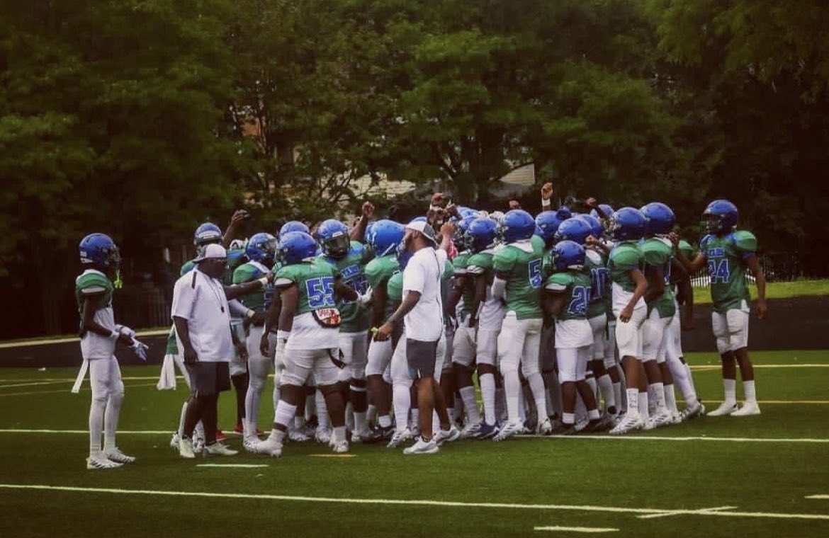 SSICPFootball75's tweet photo. #BlueSmoke🌀⚓️ https://t.co/pe61qlEbD3