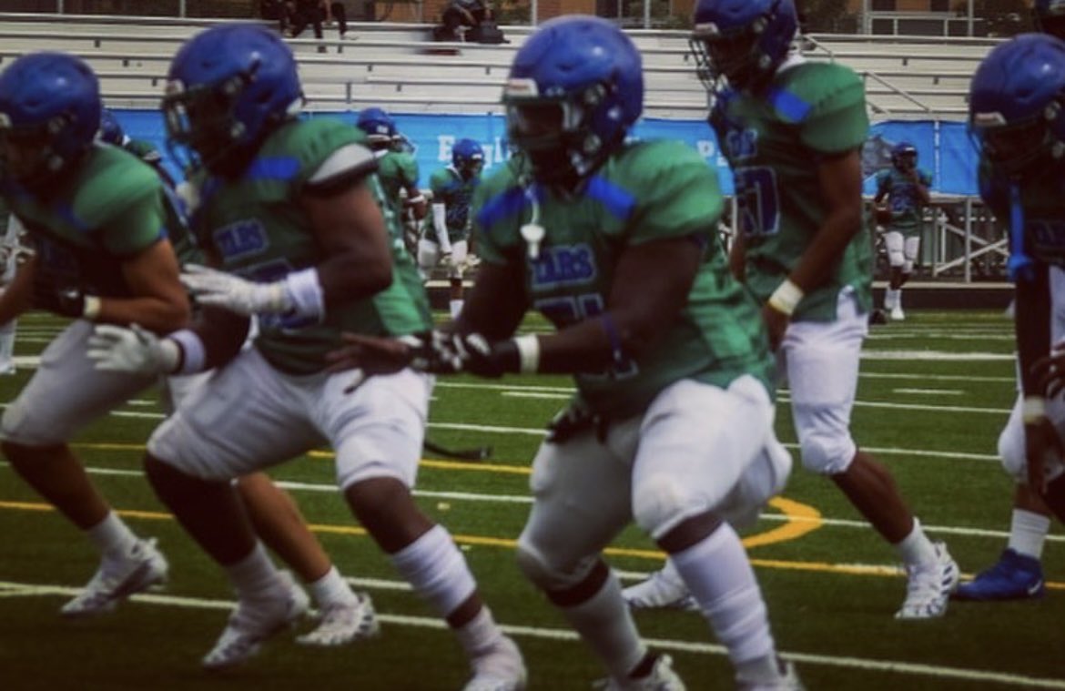 SSICPFootball75's tweet photo. #BlueSmoke🌀⚓️ https://t.co/pe61qlEbD3