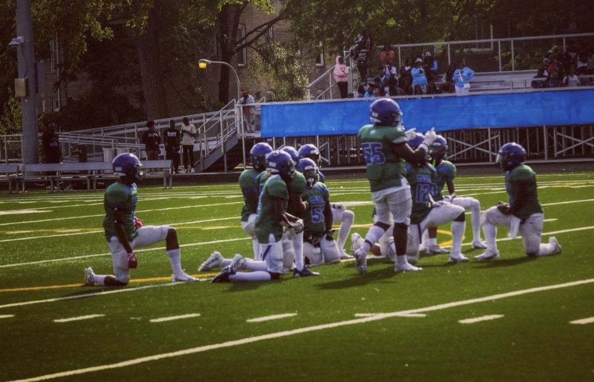 SSICPFootball75's tweet photo. #BlueSmoke🌀⚓️ https://t.co/pe61qlEbD3