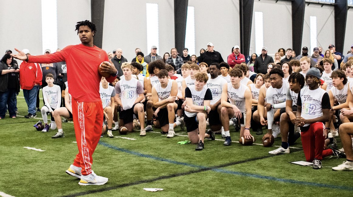 Six Star Football I KICKOFF24 SHOWCASE 📅Jan 1 📍Lou Fusz, STL (Indoor) ⭐️ Last year Georgia star WR Dominic Lovett @DominicLovett2 delivered the message! 🏈 This years Kickoff is just a few days away! Don’t miss this opportunity to Earn that 💰 GET IN ▶️…