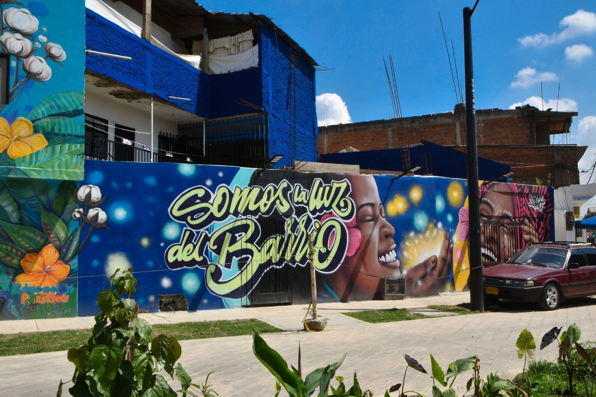 edrucali's tweet photo. "Somos la luz ✨del barrio"

@edrucali acompaña el proyecto #BulevarDeOriente una de las principales obras de #RenovaciónUrbana que ya está garantizando la recuperación del espacio público en el Oriente de Cali. 

@AlcaldiaDeCali 
@ViviendaCali
@CruzYecid 

#UnLatidoParaSiempre https://t.co/gBz7A93lrJ