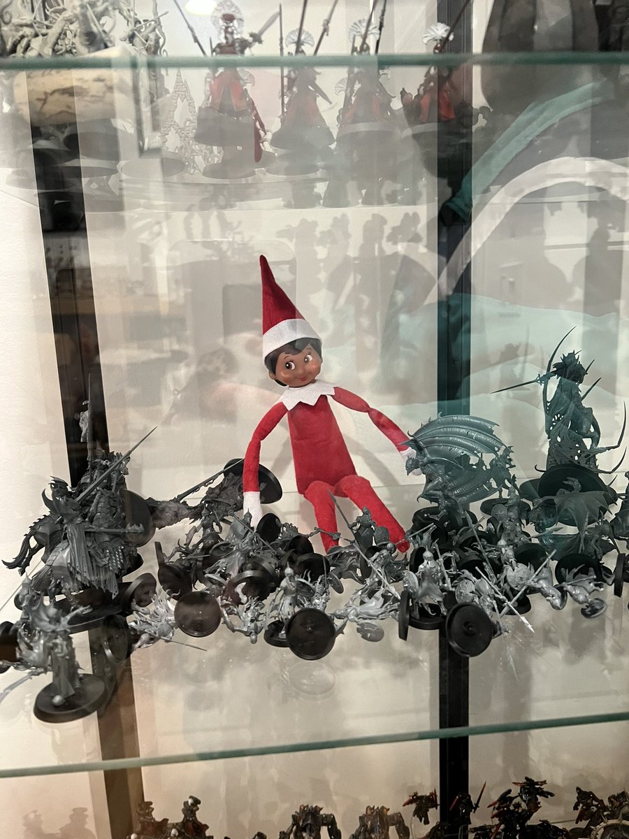 Googlechromx's tweet photo. @flowerchildttv Elf on the shelf got into my model cabinet, then cleaned and said sorry 😂😂 https://t.co/AiPnEpGygr