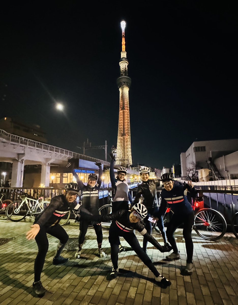 mom_cycle's tweet photo. 朝夕めちゃくそ寒かったがスカイツリーが綺麗で満足♡✨た〜のし〜🗼🌙
 #RaphaRCC https://t.co/mDZOV4lpmG