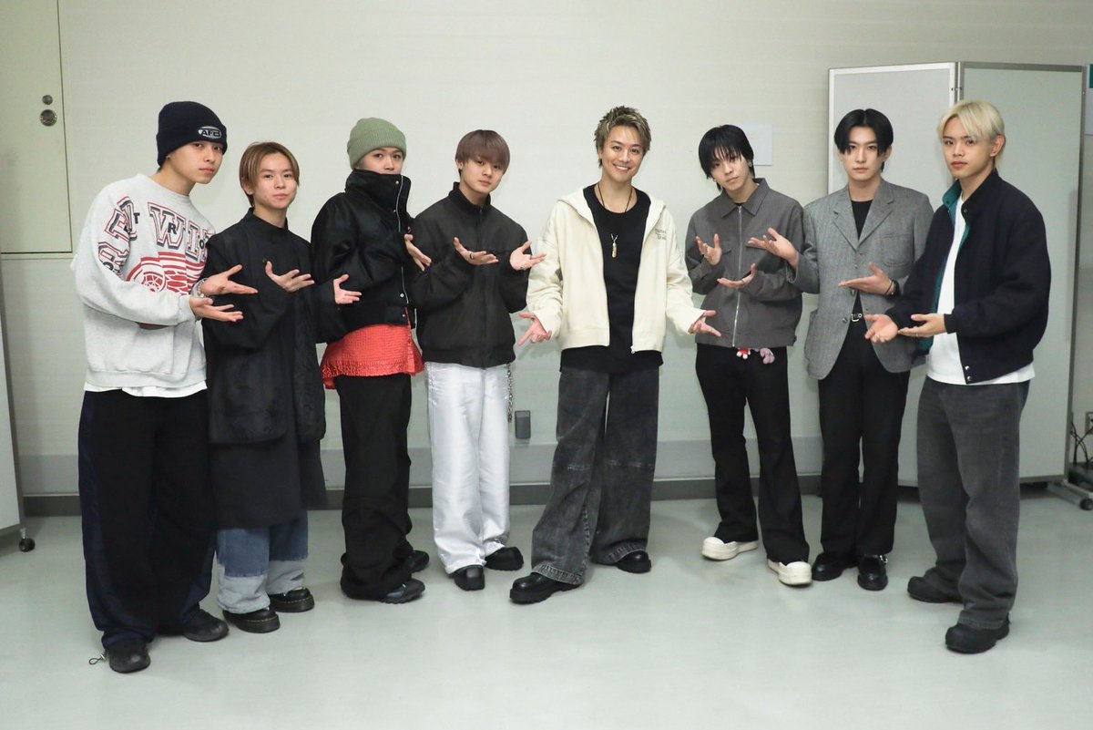 _KID_PHENOMENON's tweet photo. EXILE TAKAHIRO CHRISTMAS LIVE 2023 〜EXPLORE〜 忘年会

鑑賞させていただきました❄️

#TAKAHIRO さんが創り上げられる
素敵な空間に浸りながらも
学ぶことが多く、勉強させていただきました🙇

クリスマスと忘年会が感じられる
セットリストに自然と歌を口ずさんでいました🎶

一緒にお写真も撮っていただき
ありがとうございました✨

#EXPLORE @TAKAHIRO_Staff 
#KIDPHENOMENON #キドフェノ