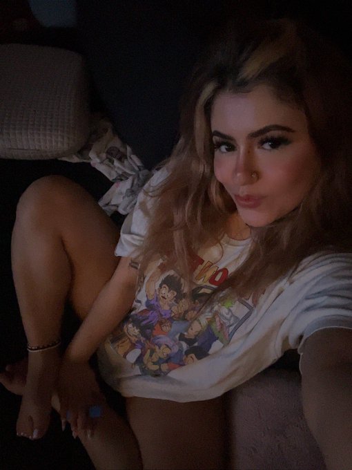 white toes >> https://t.co/gARoiSAus4