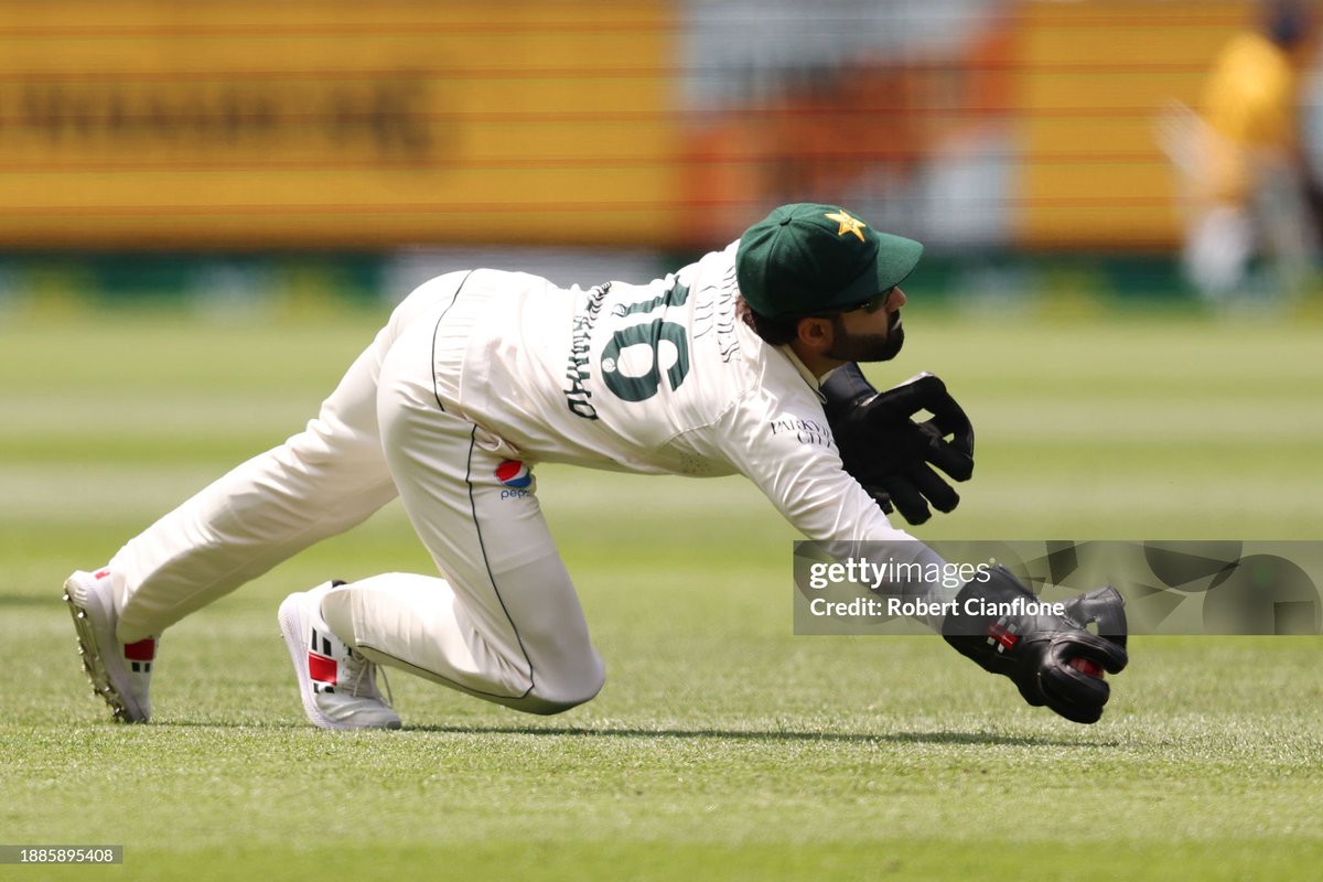 Great snap. @Sportsnapper71 (Getty Images) coming up with the classics yet again

#AUSvPAK