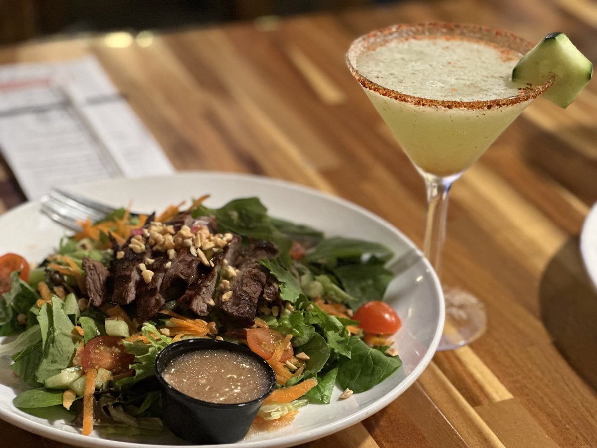 monitornews's tweet photo. Cocktails quench holiday thirst at Barrel House in Edinburg | #RGV 

🔗: https://t.co/MA3ZuZkq0W https://t.co/yPOhPBQWqs