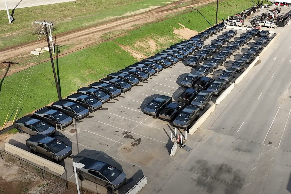 greggertruck's tweet photo. Cybertrucks still piled up at Giga Texas!
No, I don't think these are new, or from the last day or so.. Maybe a couple! BUT... Still something great to see.
54 in the EOL lot
7 in the outbound lot
61 total Cybertrucks today
Brad Sloan flight: https://t.co/ir5EByfBBt https://t.co/voYPM5aZpi