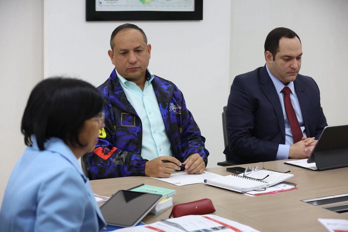 Ramón Celestino Velásquez Araguayán (@rvaraguayan) on Twitter photo #26Dic | Hoy acompañamos la reunión liderada por nuestra Vicepdta. Ejecutiva <a href="/delcyrodriguezv/">Delcy Rodríguez</a> junto a las autoridades encargadas de continuar el desarrollo del Plan Metro ¡Se Mueve Contigo!, esto con la finalidad de revisar los avances materializados a lo largo de 2023, para el #26Dic | Hoy acompañamos la reunión liderada por nuestra Vicepdta. Ejecutiva <a href="/delcyrodriguezv/">Delcy Rodríguez</a> junto a las autoridades encargadas de continuar el desarrollo del Plan Metro ¡Se Mueve Contigo!, esto con la finalidad de revisar los avances materializados a lo largo de 2023, para el