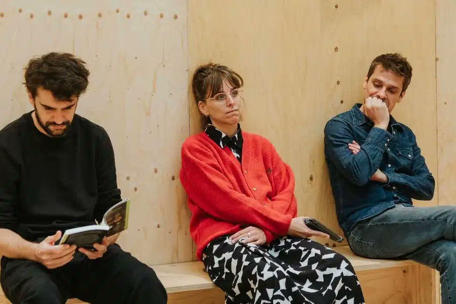 Seduce la complicidad con el hecho escénico q genera la caja escénica #HeddaGabler no alcanza a la previa Vania pero logra trasladar verdad, emotividad, ser parte del conflicto y sentir falta de expectativas, toxicidad de los lazosy aburrimiento vital. Gran trabajo interpretativo