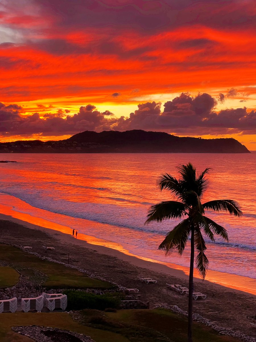 Beyond beautiful in Punta de Mita, Mexico tonight! 🌅🌴 #Mexico