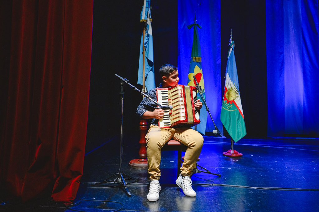 “Lo injusto jamás me será indiferente” 🤍🇦🇷 Se hizo esperar pero valió la pena, como cada paso que dimos para llegar hasta acá. Nuestro compromiso es total, tengan esperanzas. Los invito a acompañarnos, sin distinciones, unidos por Olavarría. ¡GRACIAS!