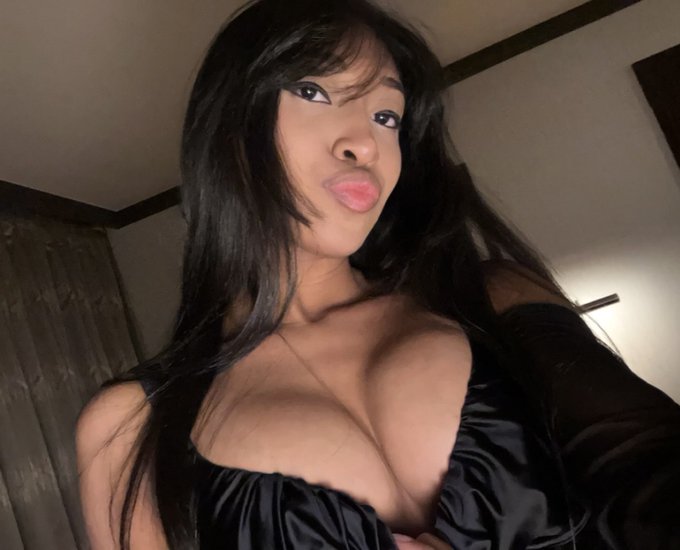 Would you kiss me? 🥺 https://t.co/peXx6IrO4q