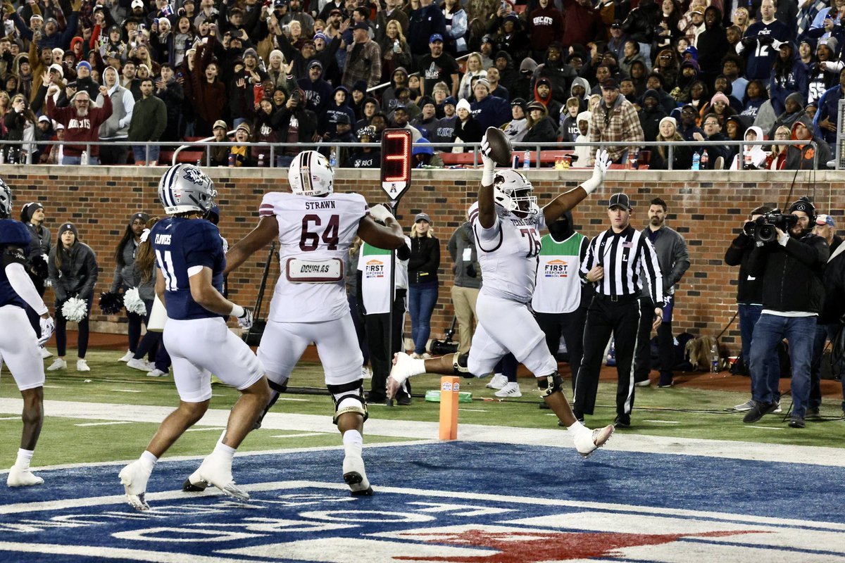 RoyBurkhart3's tweet photo. Touchdown for the big man !!! @TXSTATEFOOTBALL @Keff_C @GoldenTXST @ericilugo https://t.co/8vILrOj0iU