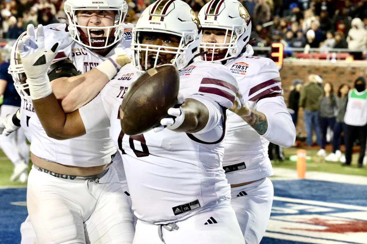 RoyBurkhart3's tweet photo. Touchdown for the big man !!! @TXSTATEFOOTBALL @Keff_C @GoldenTXST @ericilugo https://t.co/8vILrOj0iU