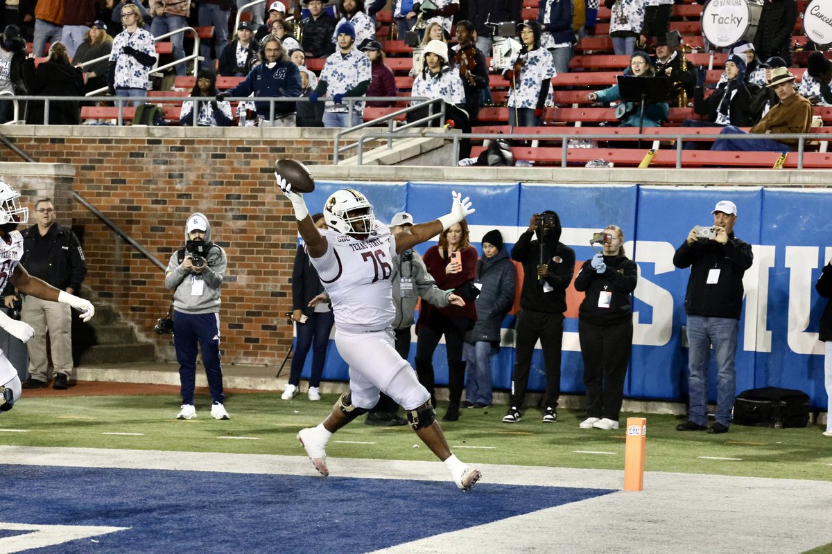 RoyBurkhart3's tweet photo. Touchdown for the big man !!! @TXSTATEFOOTBALL @Keff_C @GoldenTXST @ericilugo https://t.co/8vILrOj0iU