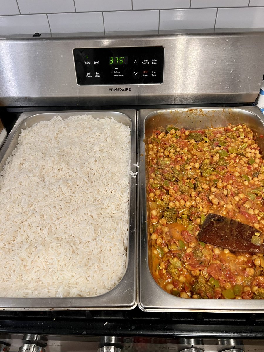 subvert_ud's tweet photo. This week we had chickpea curry with rice 🍛, ethiopian beef 🥩, veggie soup 🍲, cobbler 🍐, and coffee ☕️. Food &amp; supplies every Sunday 12:00-1:30 at U Heights (50th &amp; University)!

D0NATIONS (vmo subvert_ud) &amp; C0MRADES NEEDED (plz share)

#Seattle #SeattleMutualAid #MutualAid https://t.co/tI86oP3duV