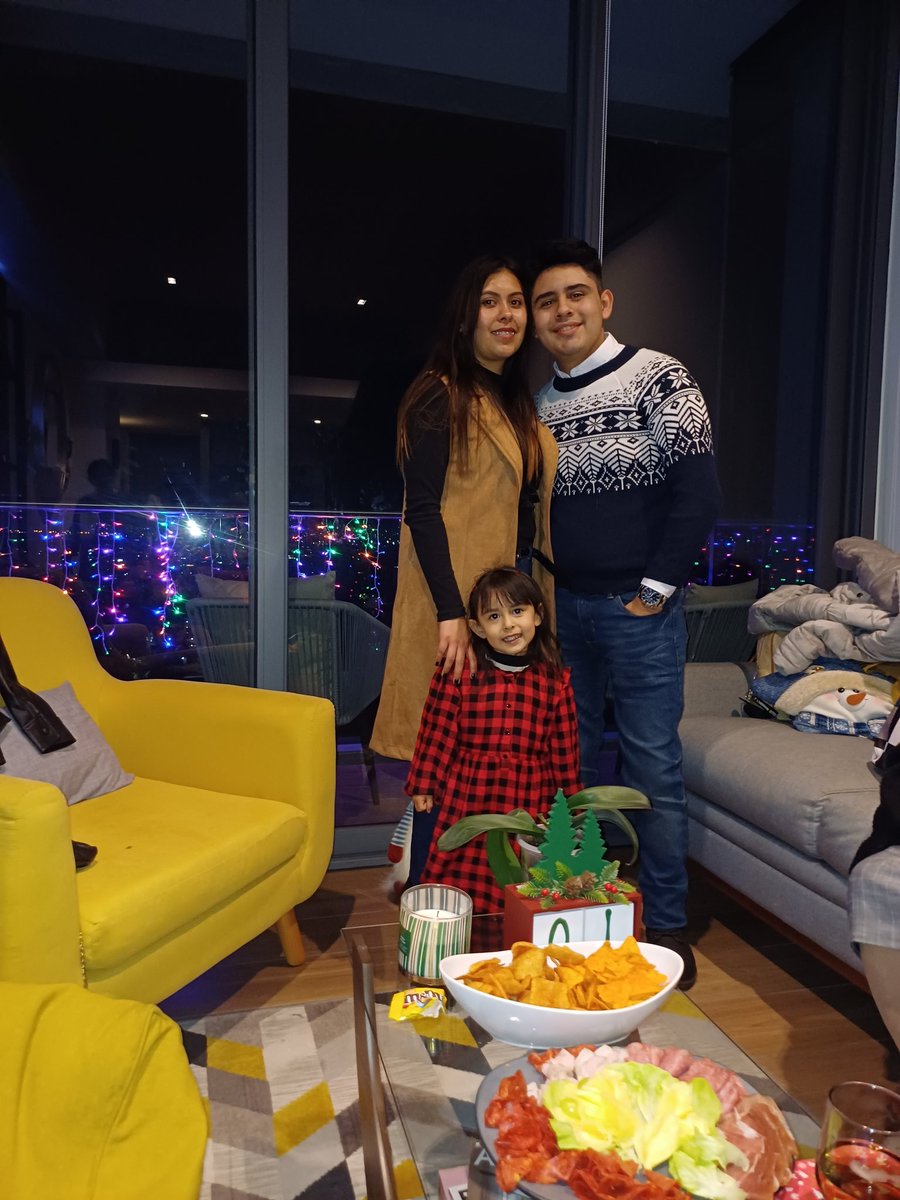 PEBA_augusto's tweet photo. Merry Christmas 2023 🎄☃️👨‍👩‍👧 https://t.co/ppJAOvnXns