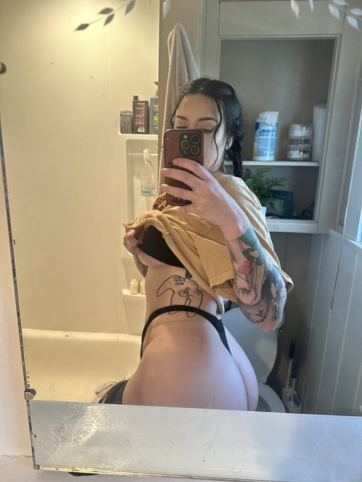 Watch Hannah Hedon's leaked NSFW photo on TwXstars