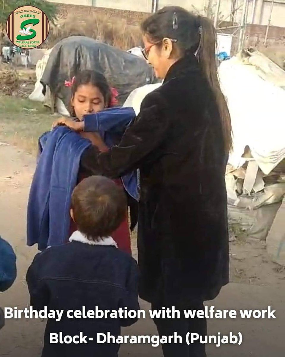BrarTeona23's tweet photo. Heartwarming scenes as Shah Satnam Ji Green 'S' Welfare Force Wing volunteers bring comfort to those in need, distributing blankets to needy families. Their compassion is a beacon of hope for many.
#WarmthOfHumanity https://t.co/crNBInt8Oi