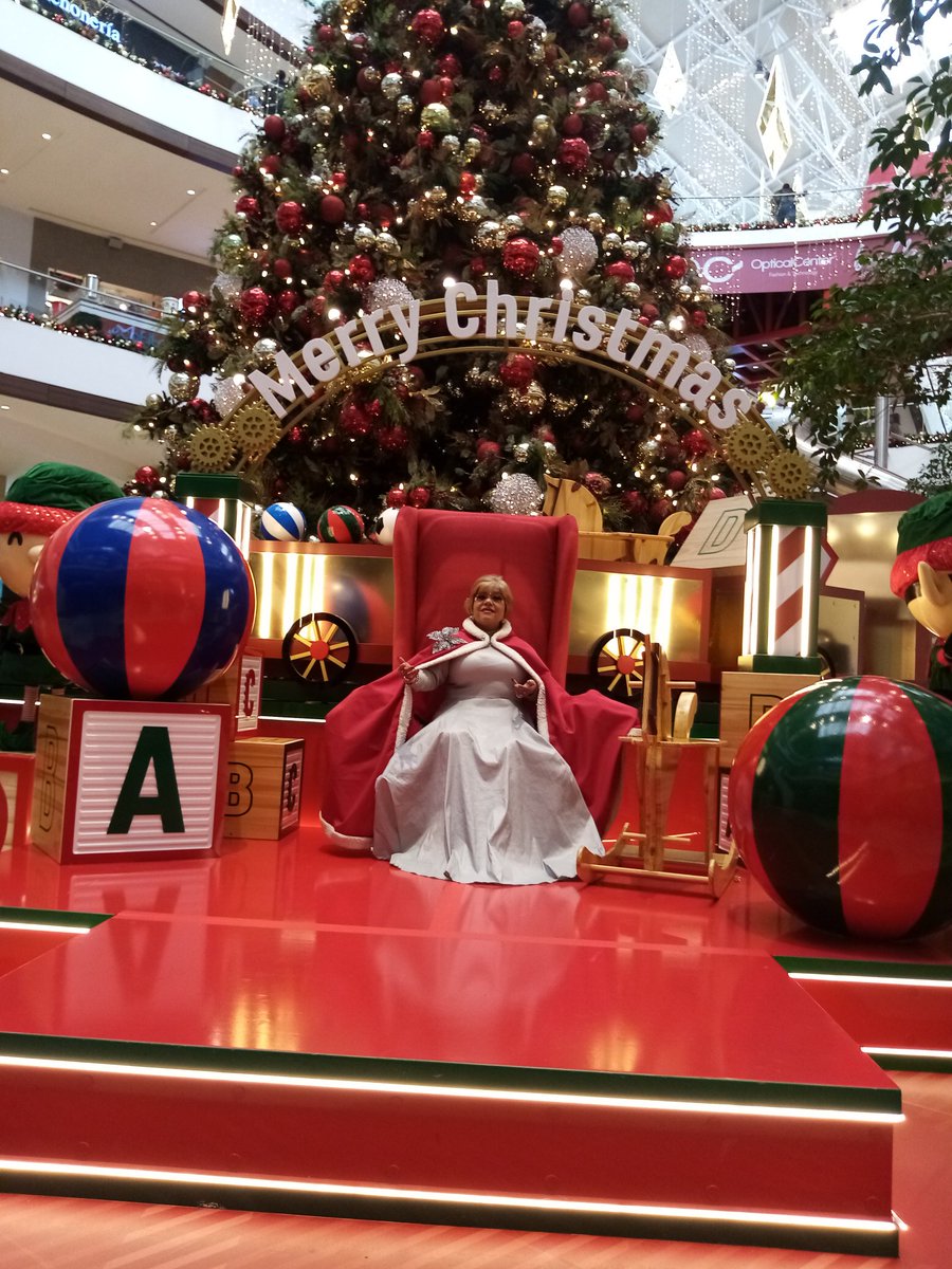 HelenTo26705263's tweet photo. Bendecida Navidad para todos!! https://t.co/vJnzS4ahl8