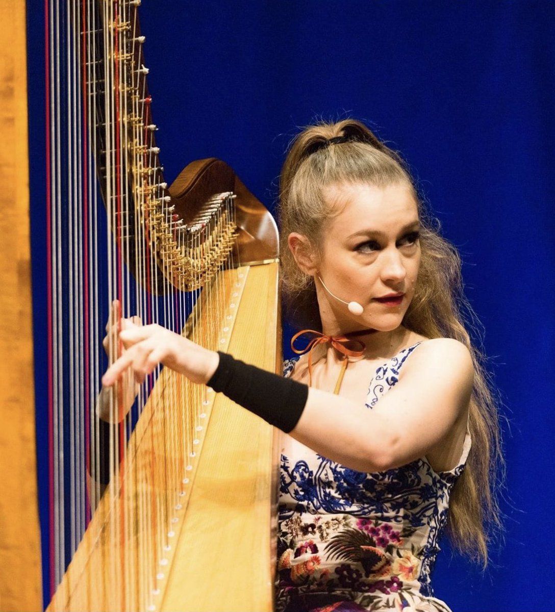 jonewsomhive's tweet photo. when stereogum gets it. Joanna Newsom IS the answer https://t.co/6BaHQ6eT1s