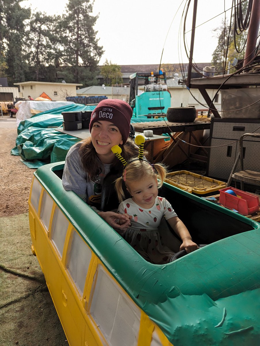 Jdlazo's tweet photo. It has begun... #DecoWeek #RoseParade2024 #FlowerPower @LCFloat https://t.co/xgSy2aI1Hn