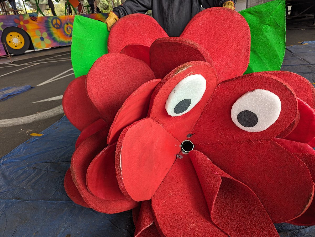 Jdlazo's tweet photo. It has begun... #DecoWeek #RoseParade2024 #FlowerPower @LCFloat https://t.co/xgSy2aI1Hn