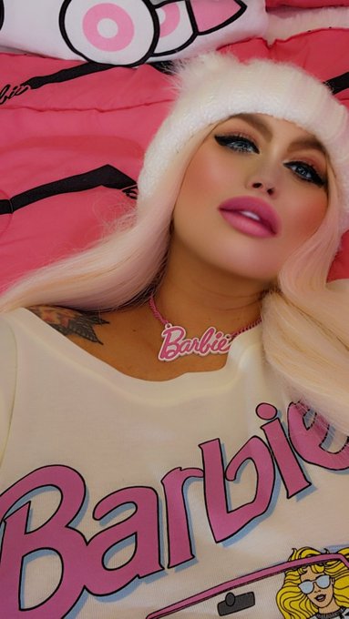 Barbie Christmas  #Barbie #Pink #holidays #tattoo https://t.co/umDhcaC7vy<a href="/tag/barbie"class="tags">#Barbie</a><a href="/tag/pink"class="tags">#Pink</a><a href="/tag/holidays"class="tags">#holidays</a><a href="/tag/tattoo"class="tags">#tattoo</a>