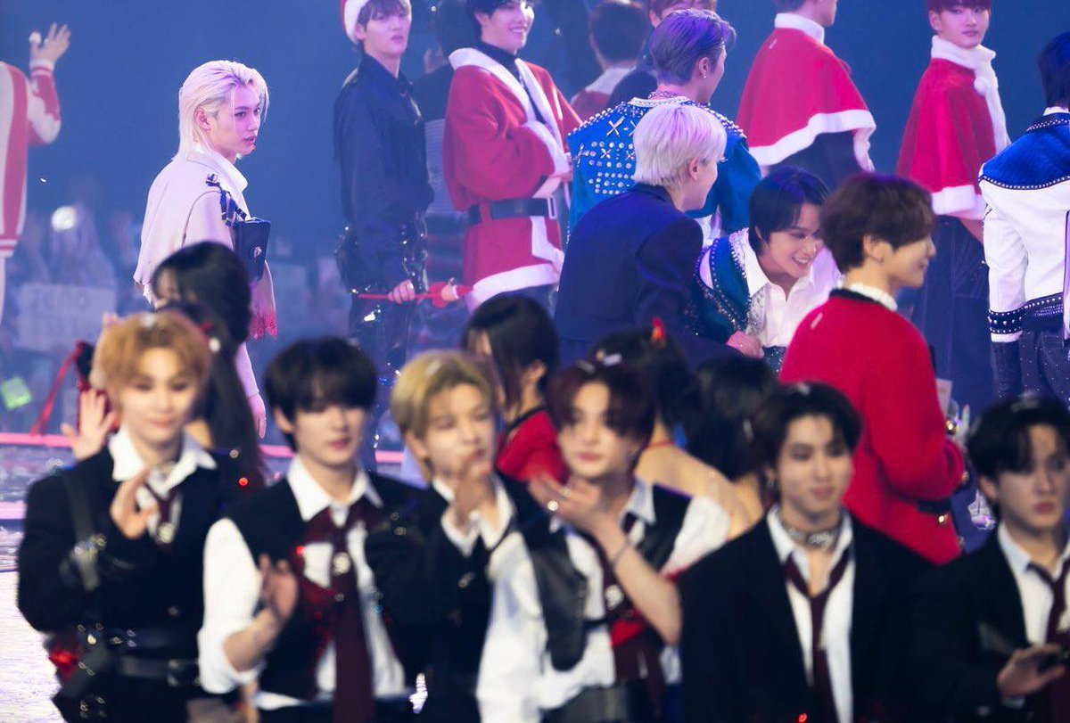 starfess's tweet photo. -star Asing bangettt kaya ga pernah se group aja 😭😭😭 

Cr: unico190402 https://t.co/jyJrBA7YCk