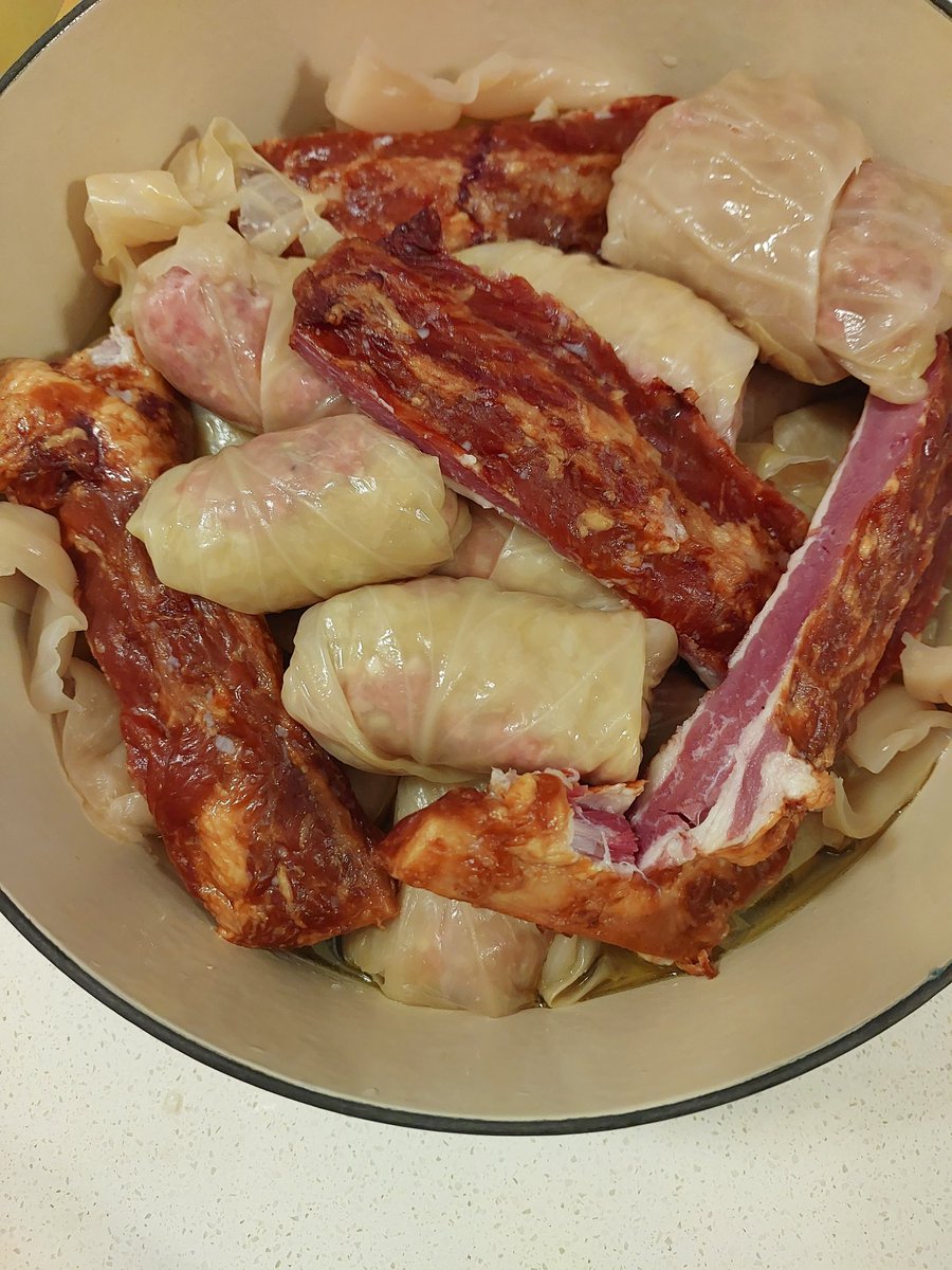 klchnr's tweet photo. I received a bigger cast iron pot for Christmas so what better way to christen it than with sarma. https://t.co/WFhSrNUdcK
