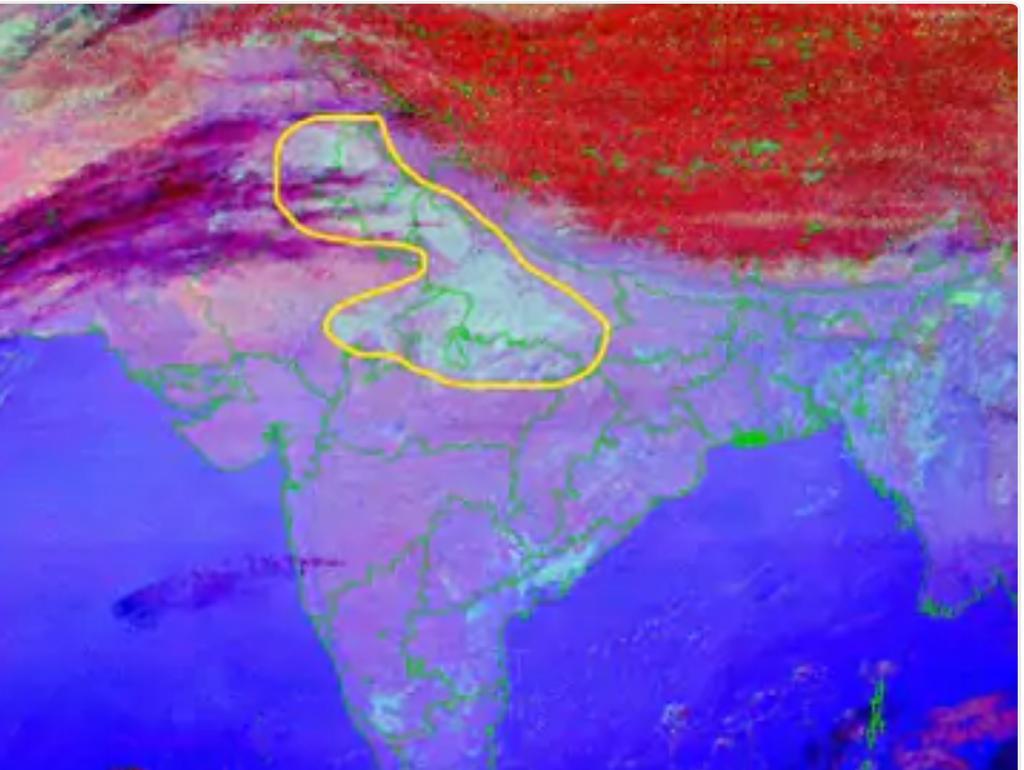 देश के कई राज्य ठंड और घने कोहरे की चपेट में हैं। मौसम विभाग के अनुसार, दिल्ली, पंजाब, हरियाणा, राजस्थान, उत्तरी मध्य प्रदेश, उत्तर प्रदेश, जम्मू-कश्मीर, ओडिशा, उत्तराखंड, असम, मेघालय, नगालैंड, मणिपुर, मिजोरम और त्रिपुरा में 30 दिसंबर तक घना कोहरा छाया रहेगा। कई जगह विजिबिलिटी…