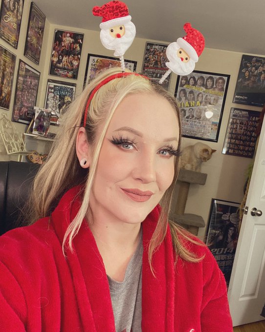 Join us tonight on Twitch in one hour! 🎁  https://t.co/4qIR0Dz4Q4 https://t.co/NgAzsE6mpl