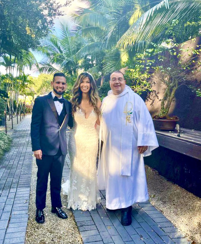 mikejcalderin's tweet photo. 12-26-23: Alexander and Stefani at Living Sculpture Sanctuary. #perfection #greatcoupletowed #dynamicduo #TheLeadingCauseOfMarriage #mjcalderincap #michaeljcalderin #VowMaster #bestweddingofficiants #weddingchaplain https://t.co/Fnsu93X445
