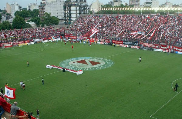 AAAJHistoria's tweet photo. #AAAJ El Estadio de Argentinos Juniors cumple 20 años desde su reinauguración. Y es por eso que en este hilo vamos a contar cómo le fue a @AAAJoficial en los casi 400 partidos oficiales disputados hasta el momento en el Diego Armando Maradona. https://t.co/oRtQZZk2wS