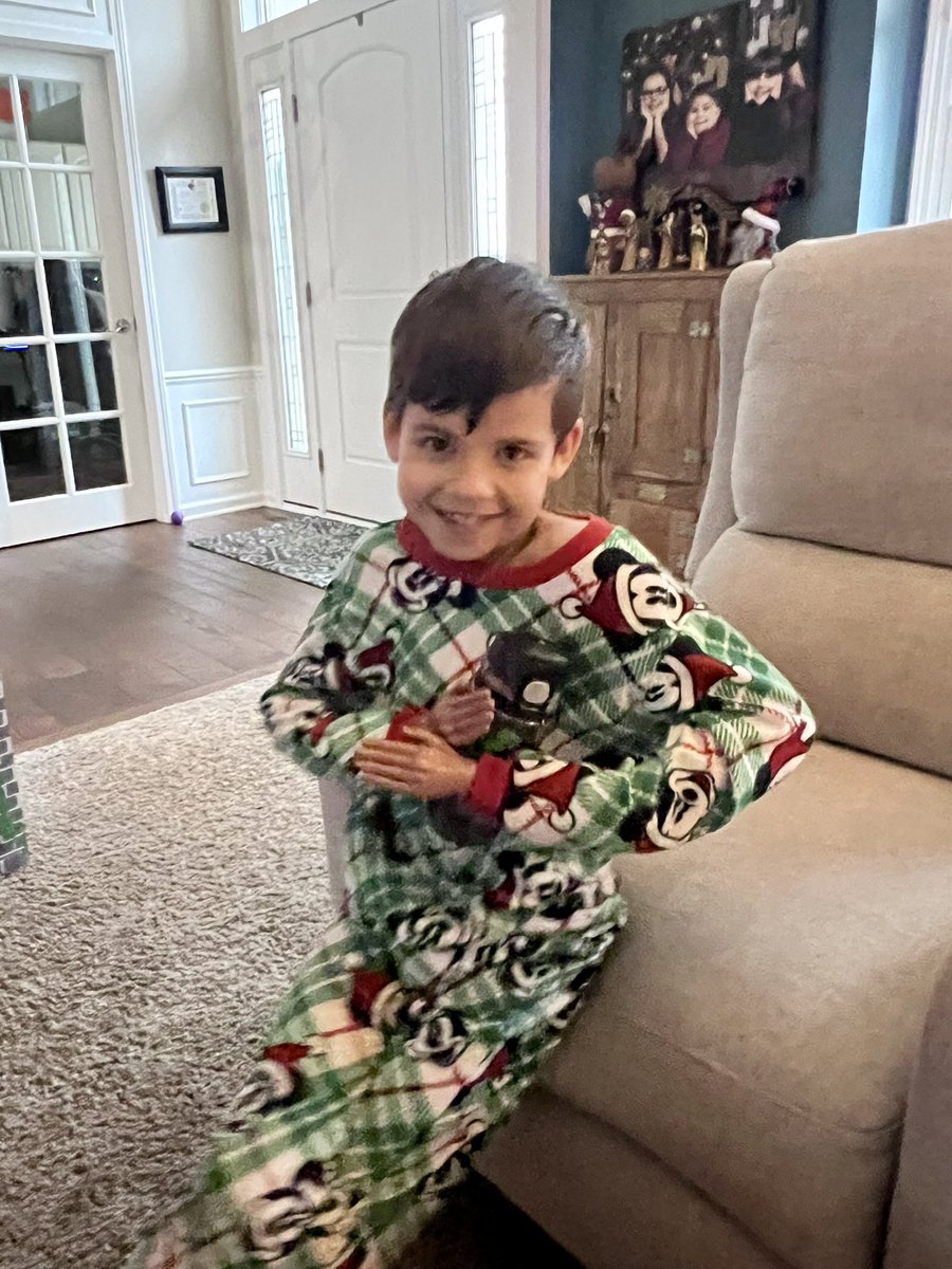 Renjenn03's tweet photo. By far the strangest gift of the season. Merry Christmas! https://t.co/OGVc3wBEST