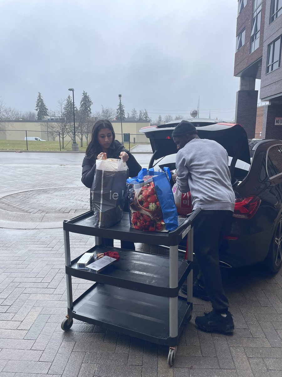 Giving back to Richmond Hill community <a href="/360kids_york/">360°kids</a> Happy to work with <a href="/bankonbellies/">Bank On Bellies</a> and everyone at the Richmond Hill Squash club for donating for a great cause