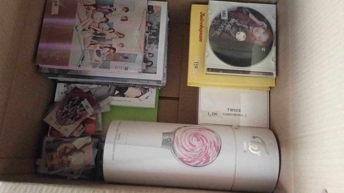 SoulKshopPH's tweet photo. WTS Quitting Sale / helping a friend

TWICE OFFICIAL MERCHANDISE 

-personal collection 
-all set mint condition lahat 

 ₱14k nego or swap Nintendo swtich oled

Send us DM or dm @Ashborn13 for faster communication 

Check the list and photo of each item below #Soul_Sale https://t.co/Y9vv5mpYhy
