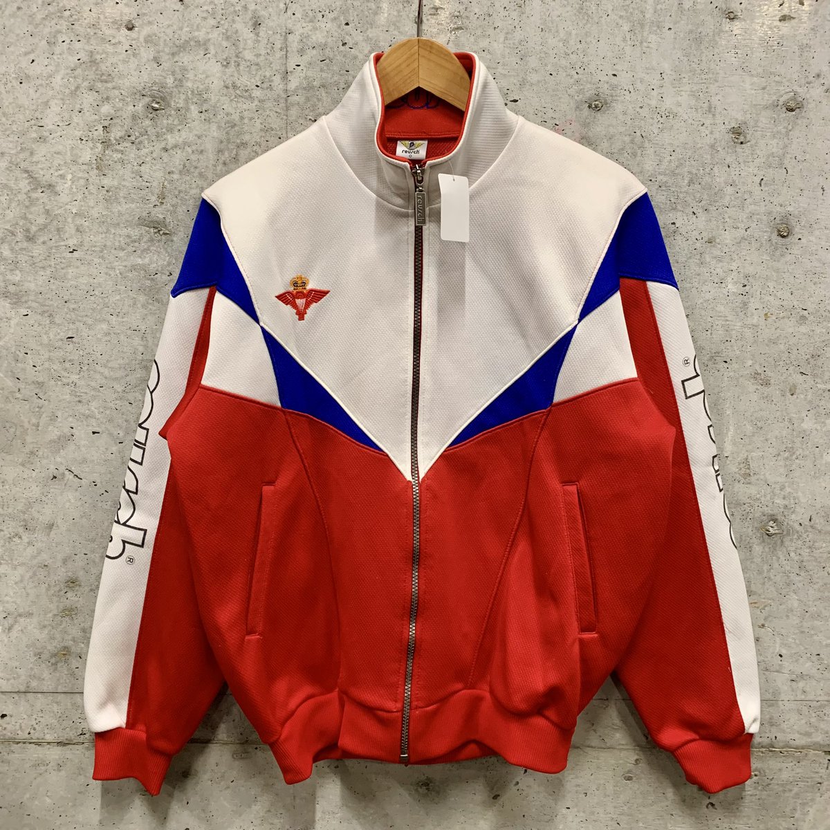 GASLAMPSQUARE_2's tweet image. ⚽️#trackjacket #jerseytops #トラックジャケット ⚽️
今の時期でも密かに人気継続中のトラックジャケット☝︎
他店にここまであるのか？って位のかなりのボリュームで展開中✴︎
. 
#gaslampsquare下北沢店
#ガスランプスクエア下北沢店