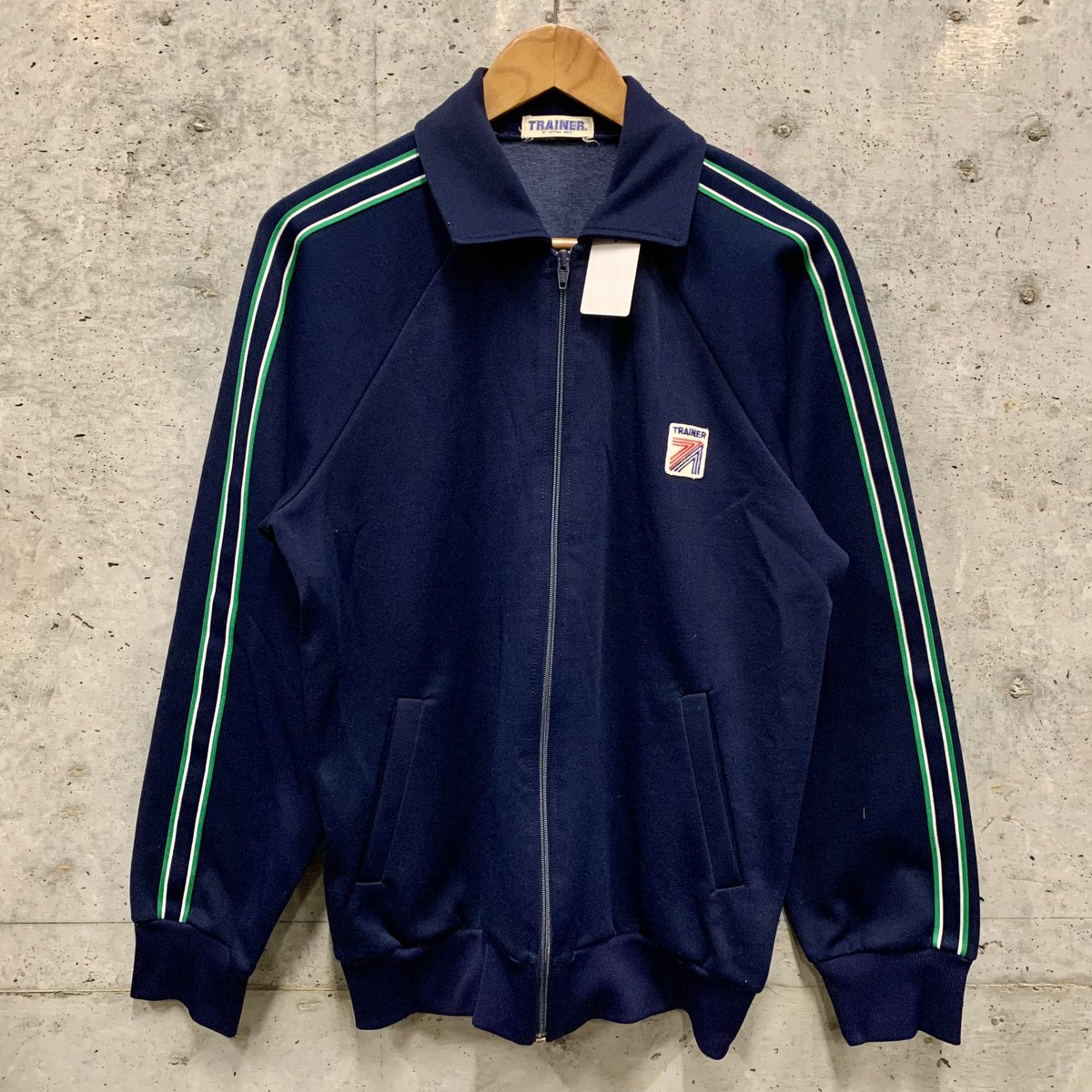 GASLAMPSQUARE_2's tweet image. ⚽️#trackjacket #jerseytops #トラックジャケット ⚽️
今の時期でも密かに人気継続中のトラックジャケット☝︎
他店にここまであるのか？って位のかなりのボリュームで展開中✴︎
. 
#gaslampsquare下北沢店
#ガスランプスクエア下北沢店