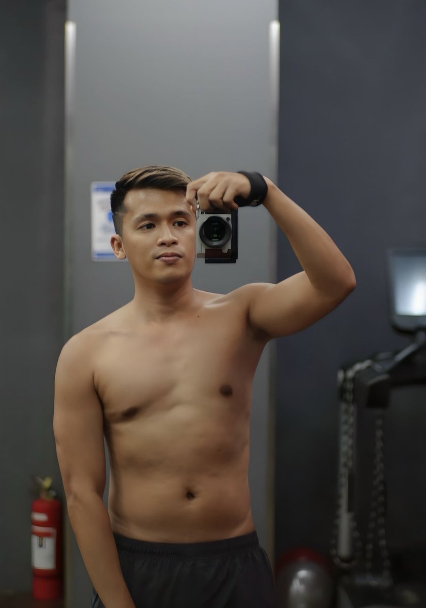 johnalways4you's tweet photo. Gym tayo? 💦💦💦 https://t.co/j0v9jI2h8o