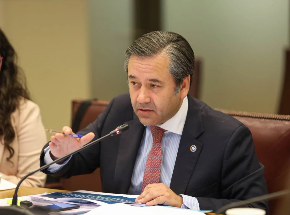 Republicanos se restan del diálogo por reforma de pensiones y aseguran que “vamos a mantener nuestra posición”, por su parte Agustín Romero condicionó su participación solo si hay pagos de horas extras 😉