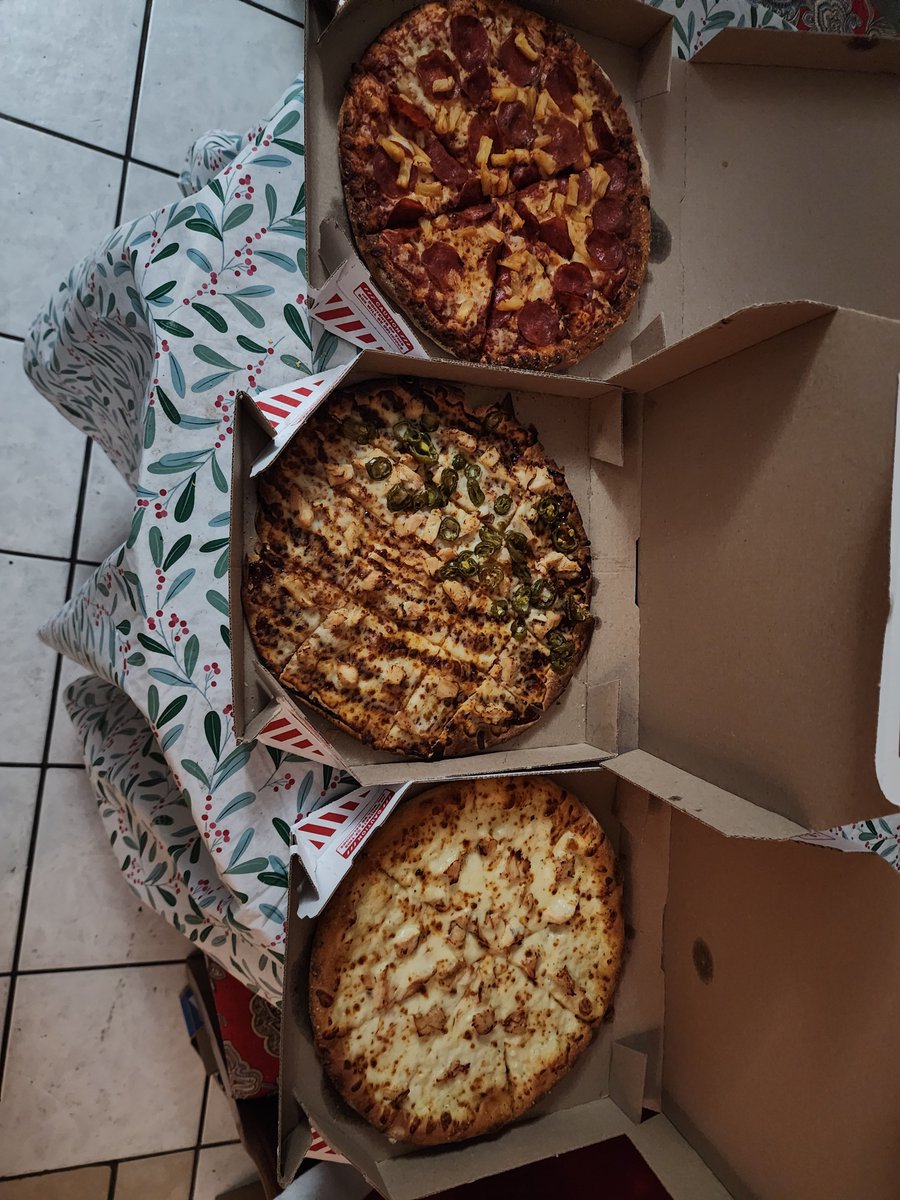MohawkMike727's tweet photo. Dear @dominos , 2nite I was disappointed for the first time in a long time. Waited over an hour on Quality check, tried to call the store over 10 times, drove down and they didn't even refund the delivery charge or tip. So I paid and tipped to pick it up cold pizza myself. https://t.co/7Zua7GduoH