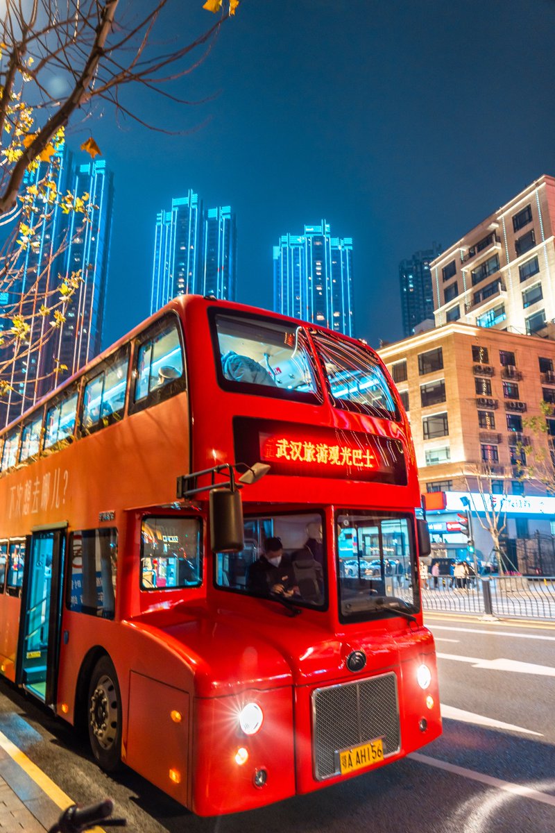 visit_wuhan's tweet photo. Under the bustling nightfall, the majestic Hankow Customs House stands with dignity and solemnity. For a century, it has awakened the memories of every Wuhan resident with its resonant tolling of the heavy bell.
#pastmemory #hanculture #welcometowuhan #dreamywuhan #hereiswuhan https://t.co/d2Cj3n2Omc