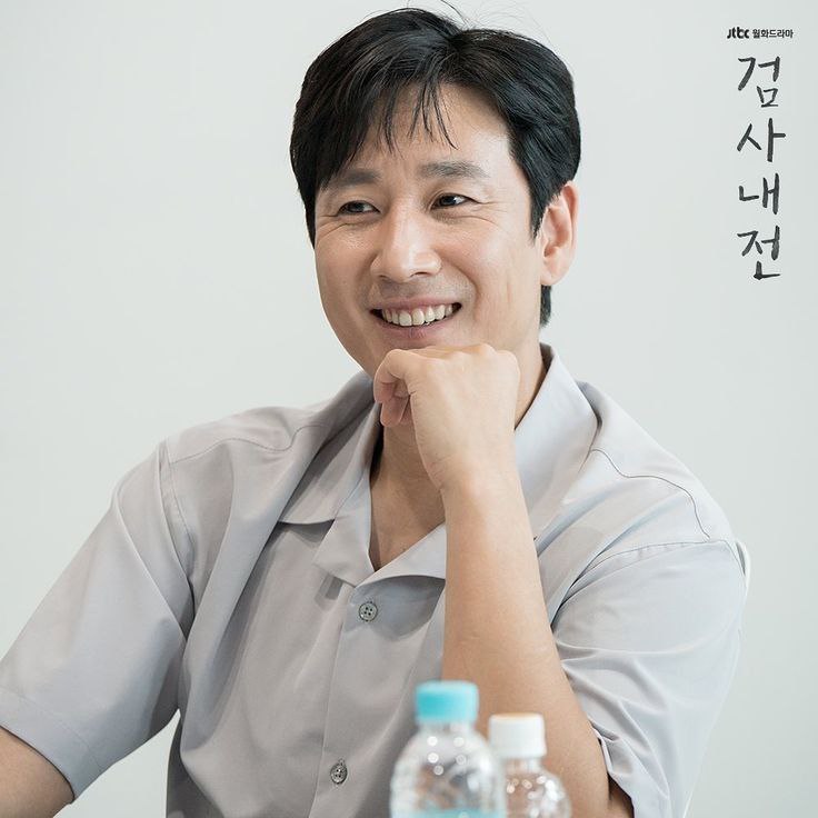 kdrama_menfess's tweet photo. •kdm• uda dinyatakan oleh pihak kepolisian dalam berita terbaru bahwa aktor lee sun kyun telah meninggal dunia hari ini. rest in peace 🙏🥀 terima kasih sudah menjadi aktor keren dan menemani dari jaman pasta https://t.co/9JjD07Tesn