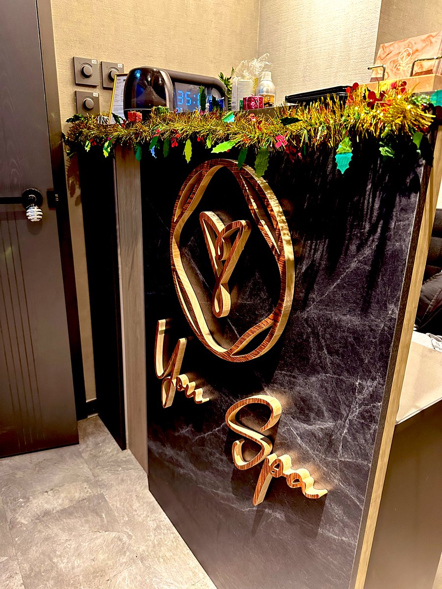 YouSpaHK's tweet photo. 呢個聖誕節 #YouSpa 好多謝你哋嘅來臨！我哋成日都向住聖誕樹粒星星許願，希望更多嘅賓客會嚟同我哋分享節日帶嚟嘅喜悅！不枉我哋Cedric師傅咁辛苦佈置得咁靚，每位賓客嚟到都話好有節日氣氛，我哋超開心！嚟緊都希望好快再返嚟！聖誕快樂！🥰

I’m dreamin’ of a #WhiteChirstmas
Happy Holidays!🥰 https://t.co/JBh5MqJjzm