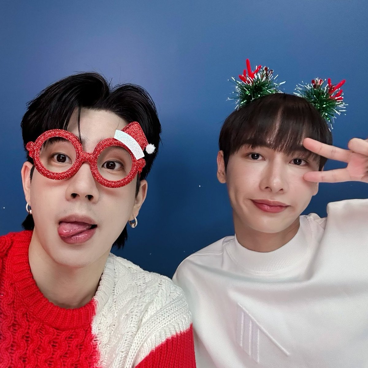 LightingforOG's tweet photo. 📌 Rt Pleas 📌

อยากได้ยอดรีให้ถึงเป้าไปแลกรับตั๋วโหวตให้ #ออฟกัน จังเยยยค้าบ 💖🙇‍♂️ 

🎯2000+ rt = 4000 tickets
🎯1000+ rt = 1500 tickets
🎯500+ rt = 500 tickets

ฝากเบบี๋โหวตให้ #OffGun ด้วยน้าาาา 🙏

📌 https://t.co/QDICSqY74d https://t.co/j1LnBcyK0e